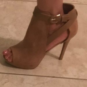 Apt. 9 Clerk Women’s Wrap Heels Size 9